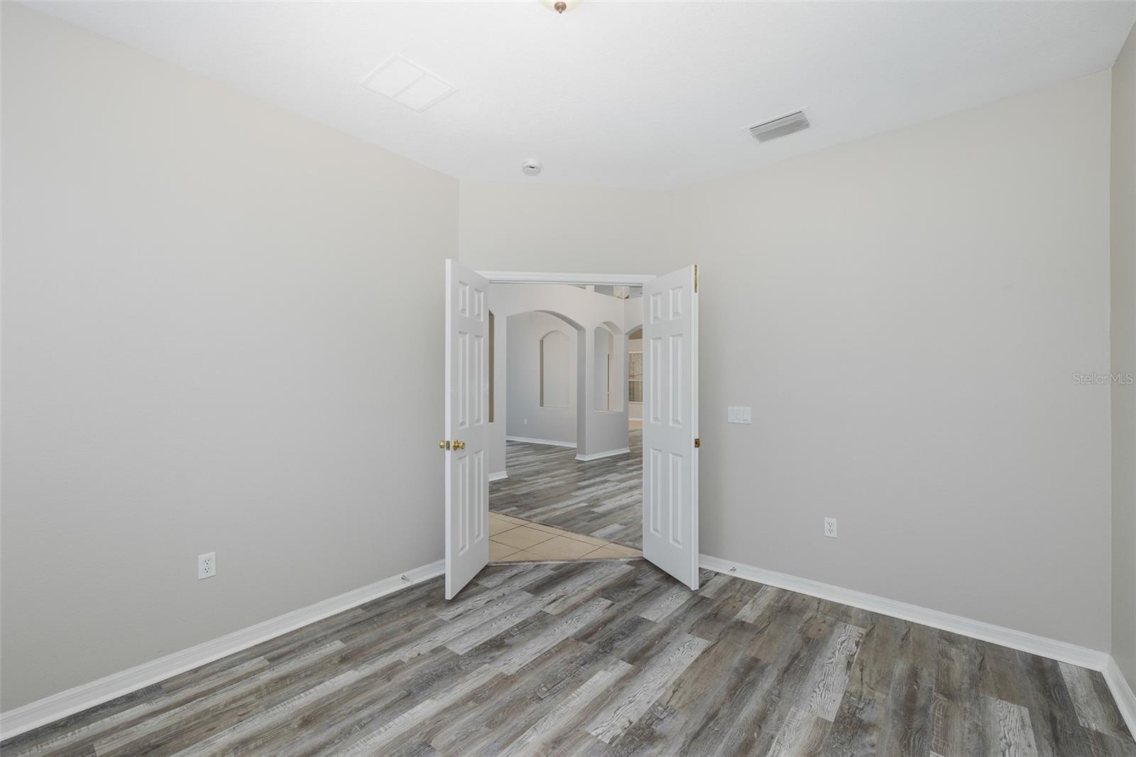 5815 JUSTICIA LOOP