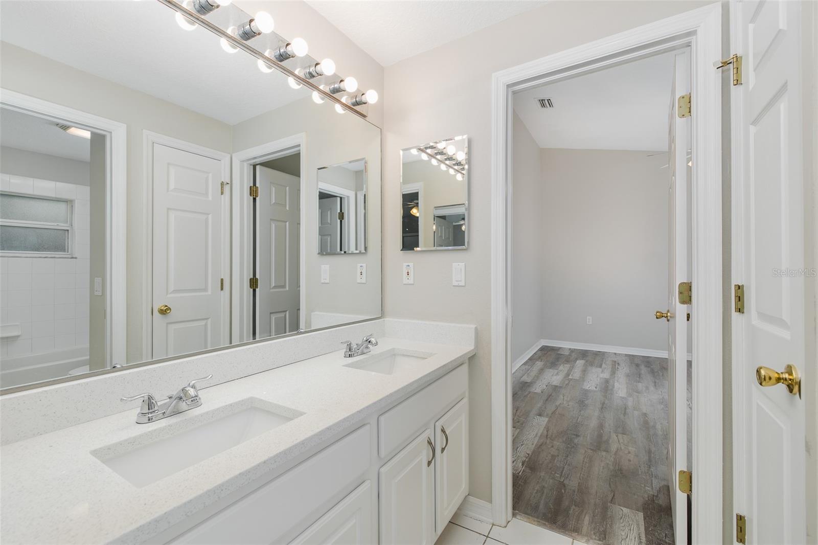 5815 JUSTICIA LOOP