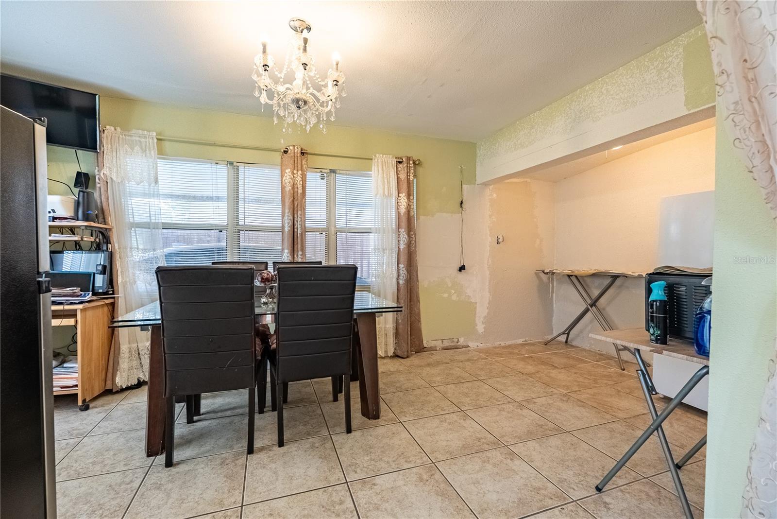 1738 W COMANCHE AVE