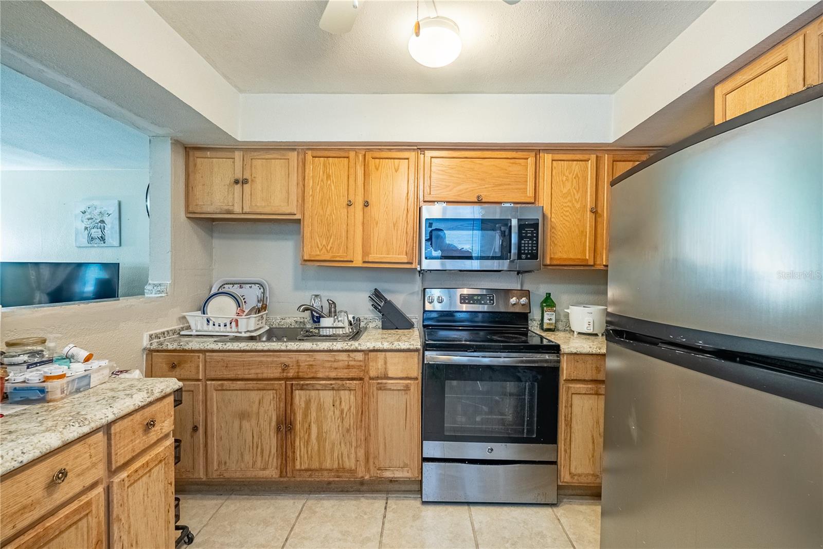 1738 W COMANCHE AVE
