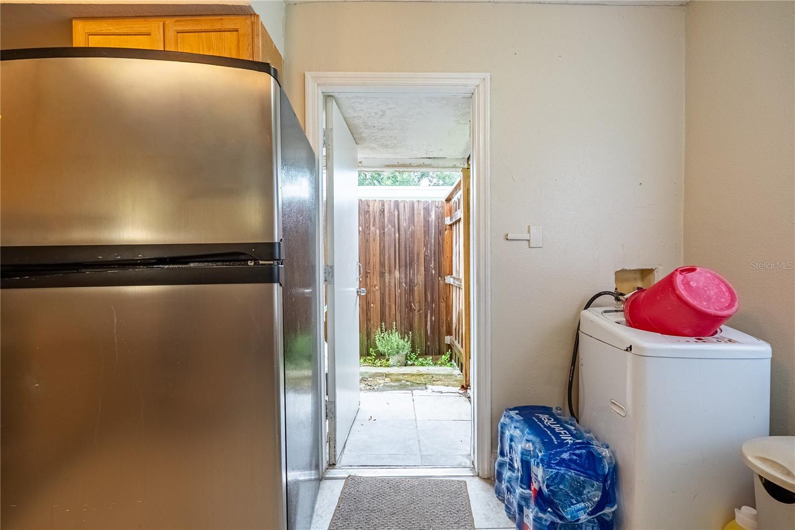 1738 W COMANCHE AVE