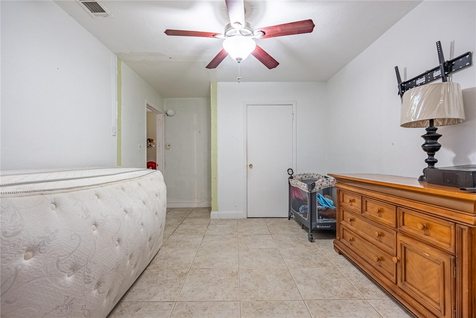 1738 W COMANCHE AVE