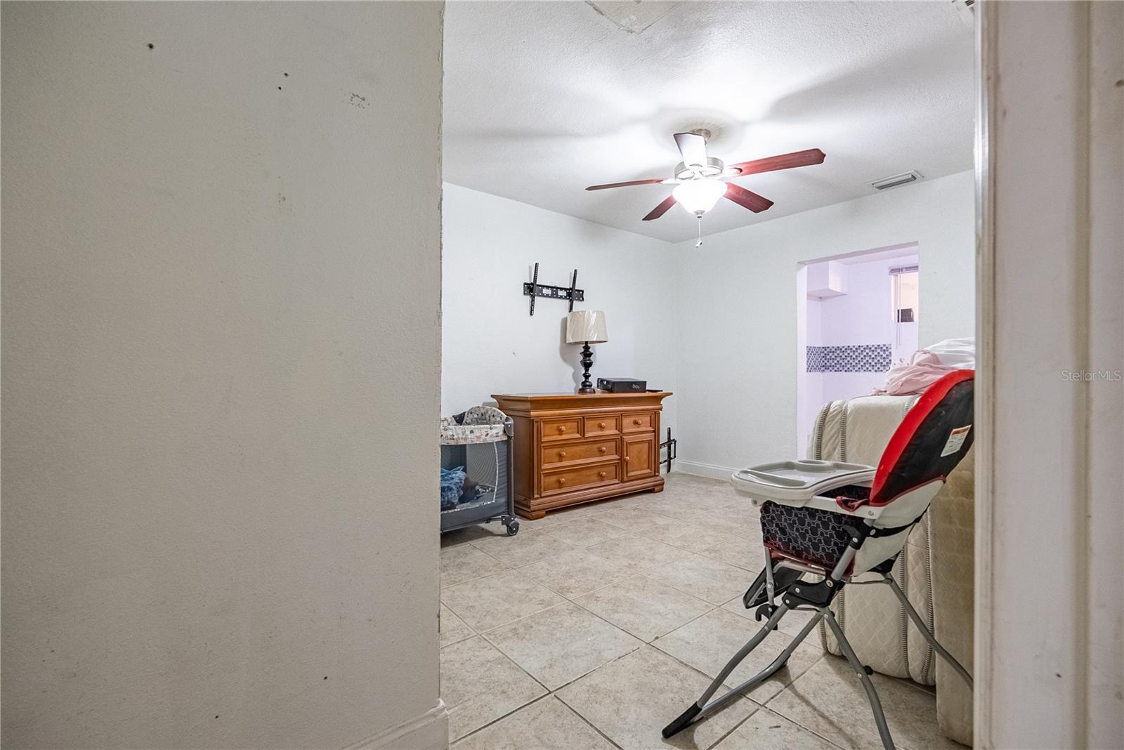 1738 W COMANCHE AVE