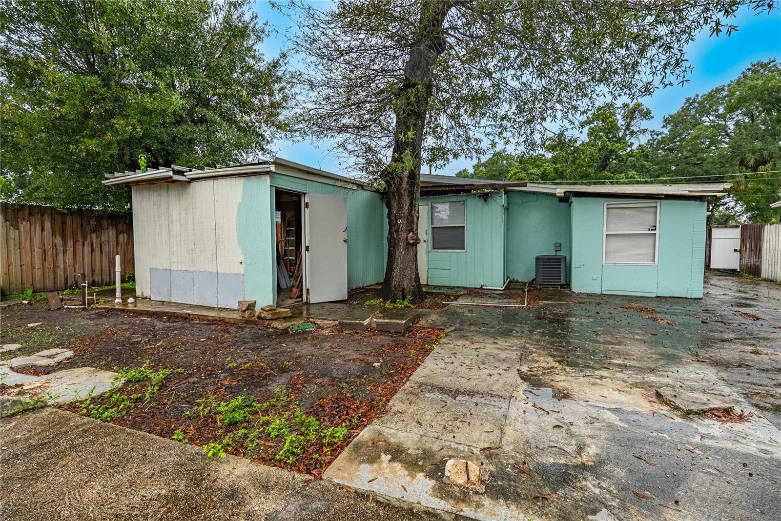 1738 W COMANCHE AVE