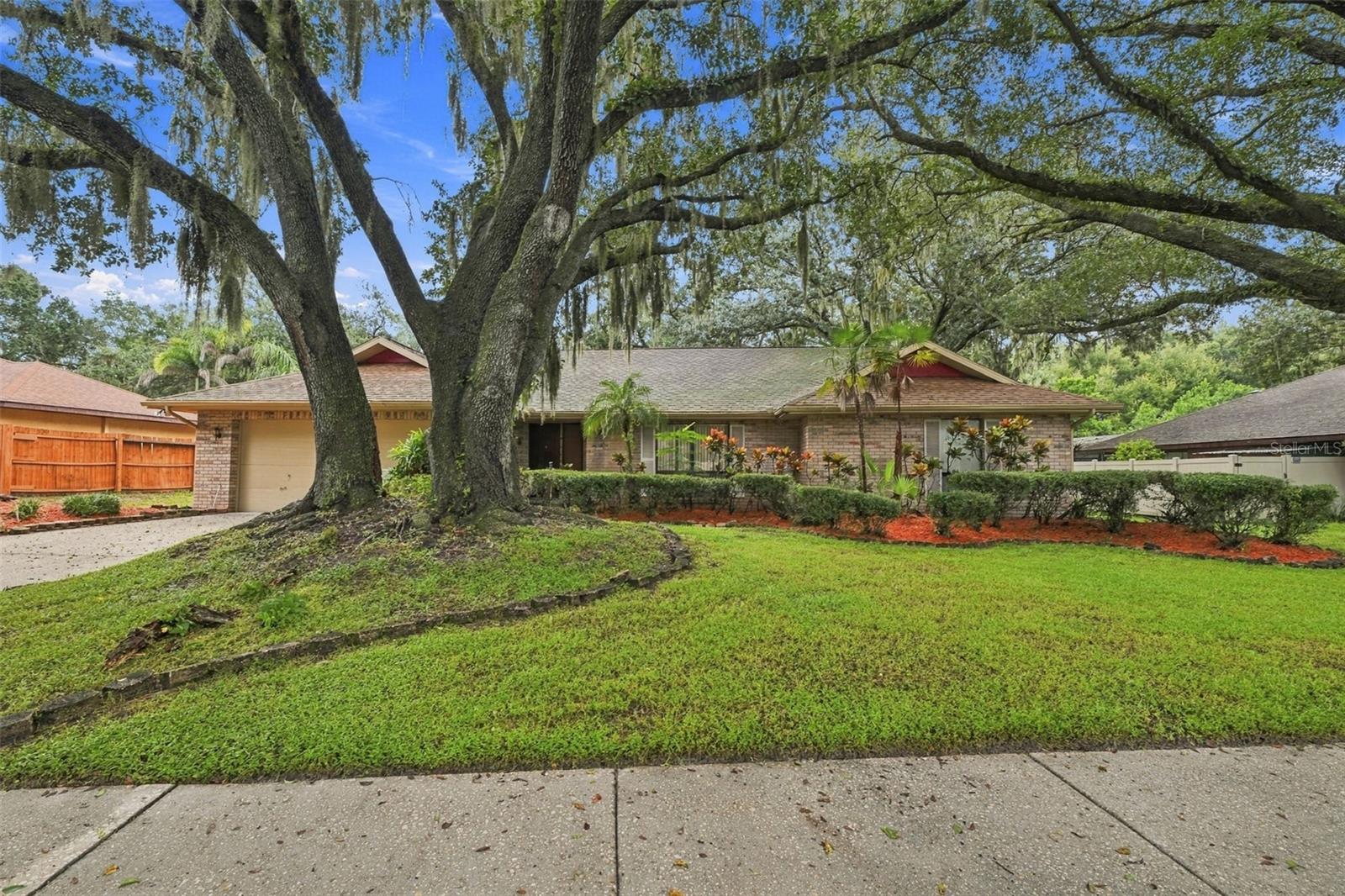 2609 MANOR OAK DR