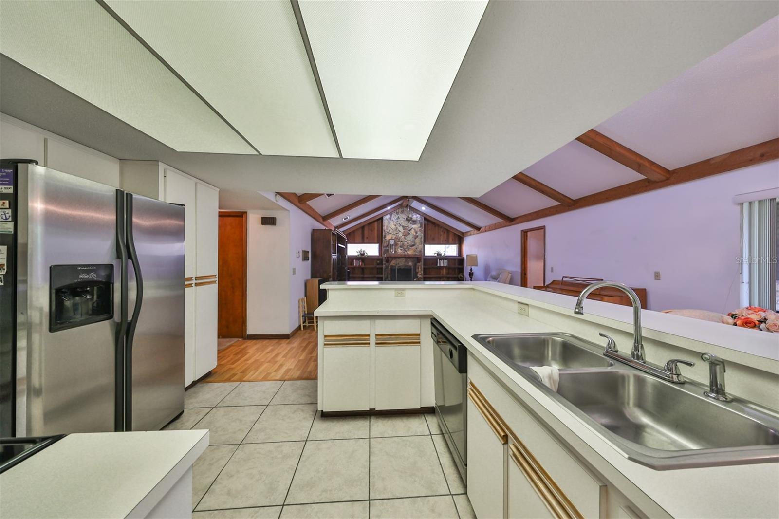 2609 MANOR OAK DR