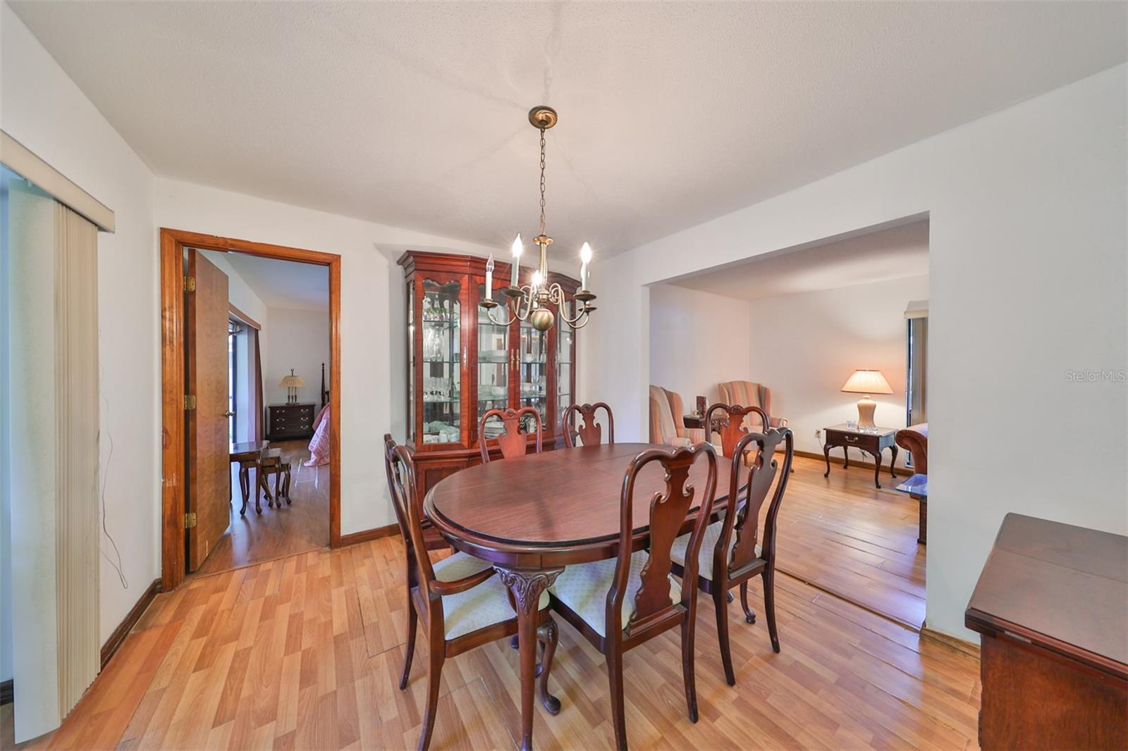 2609 MANOR OAK DR
