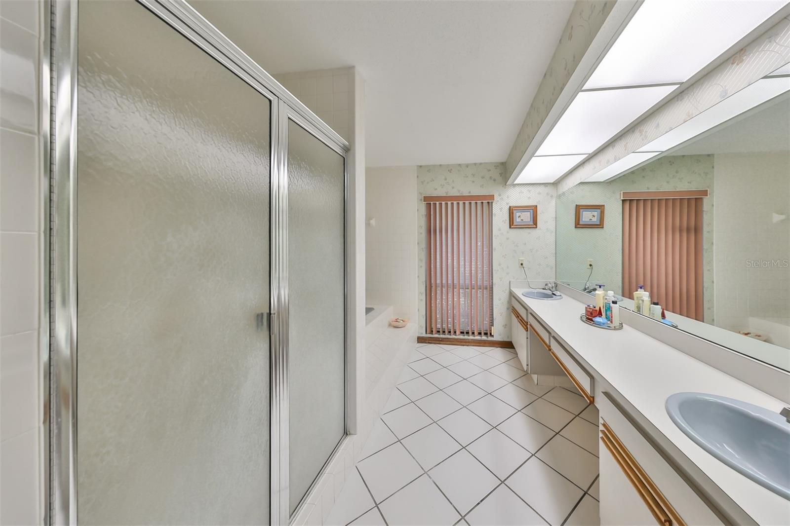 2609 MANOR OAK DR