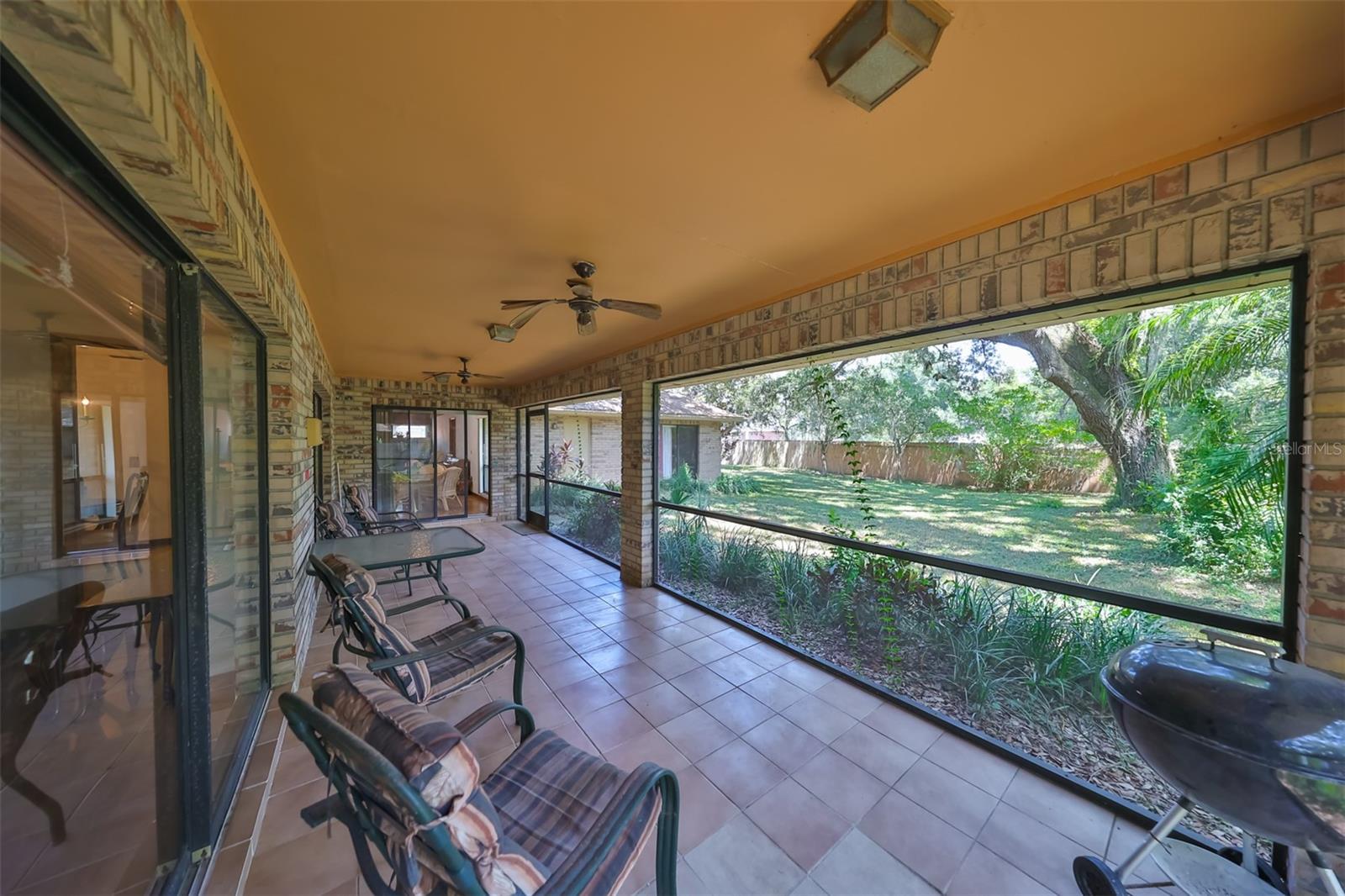2609 MANOR OAK DR