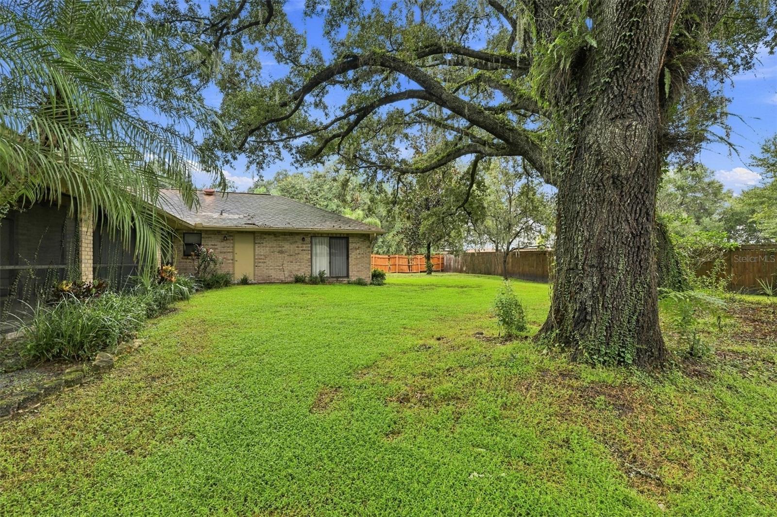2609 MANOR OAK DR
