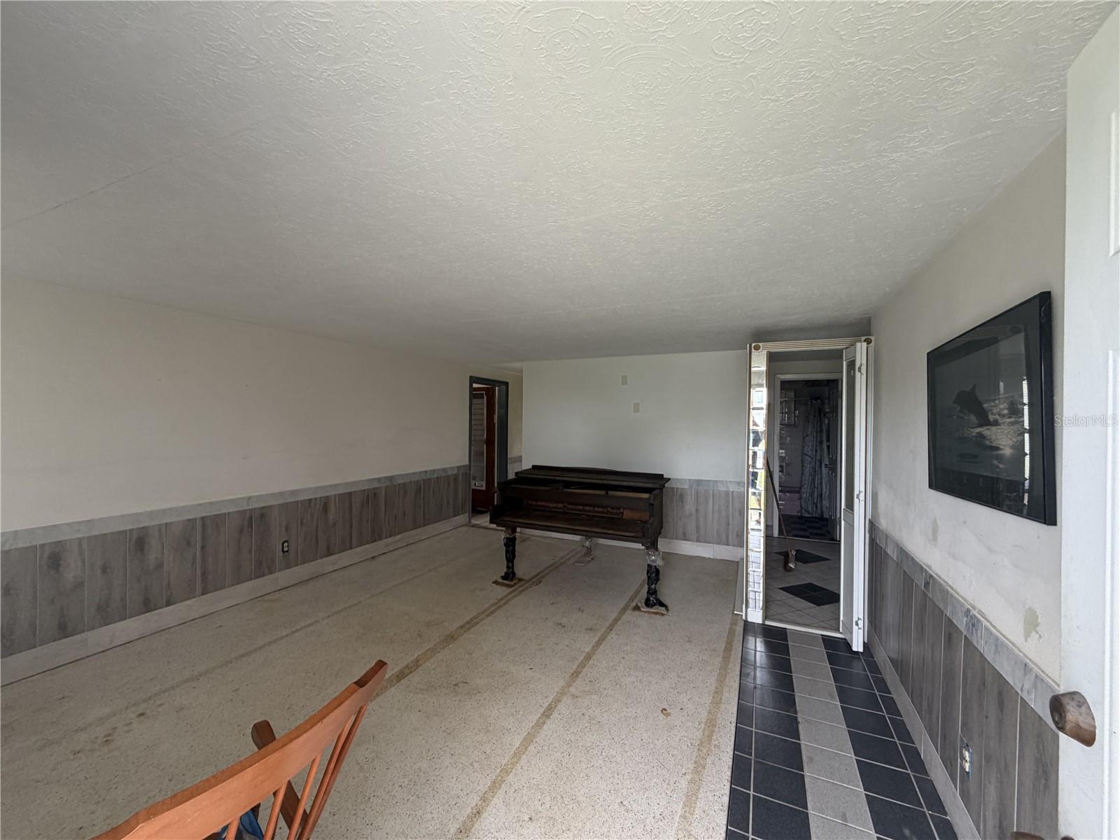 13233 SUSAN DR