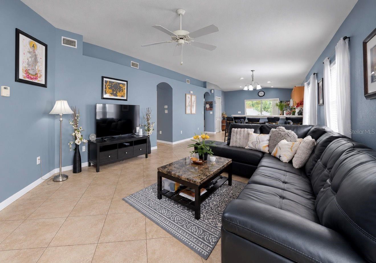 7746 CARRIAGE POINTE DR