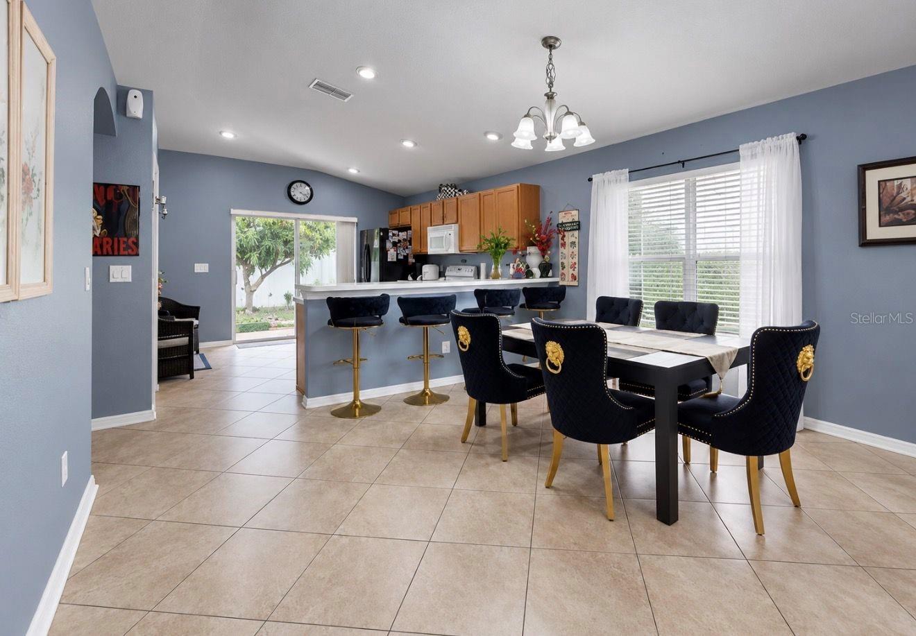 7746 CARRIAGE POINTE DR