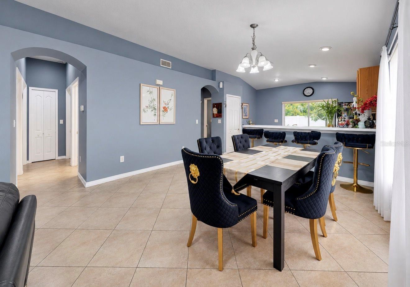 7746 CARRIAGE POINTE DR