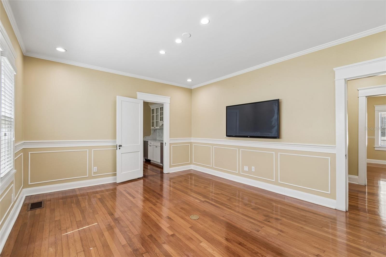 1505 S HOWARD AVE