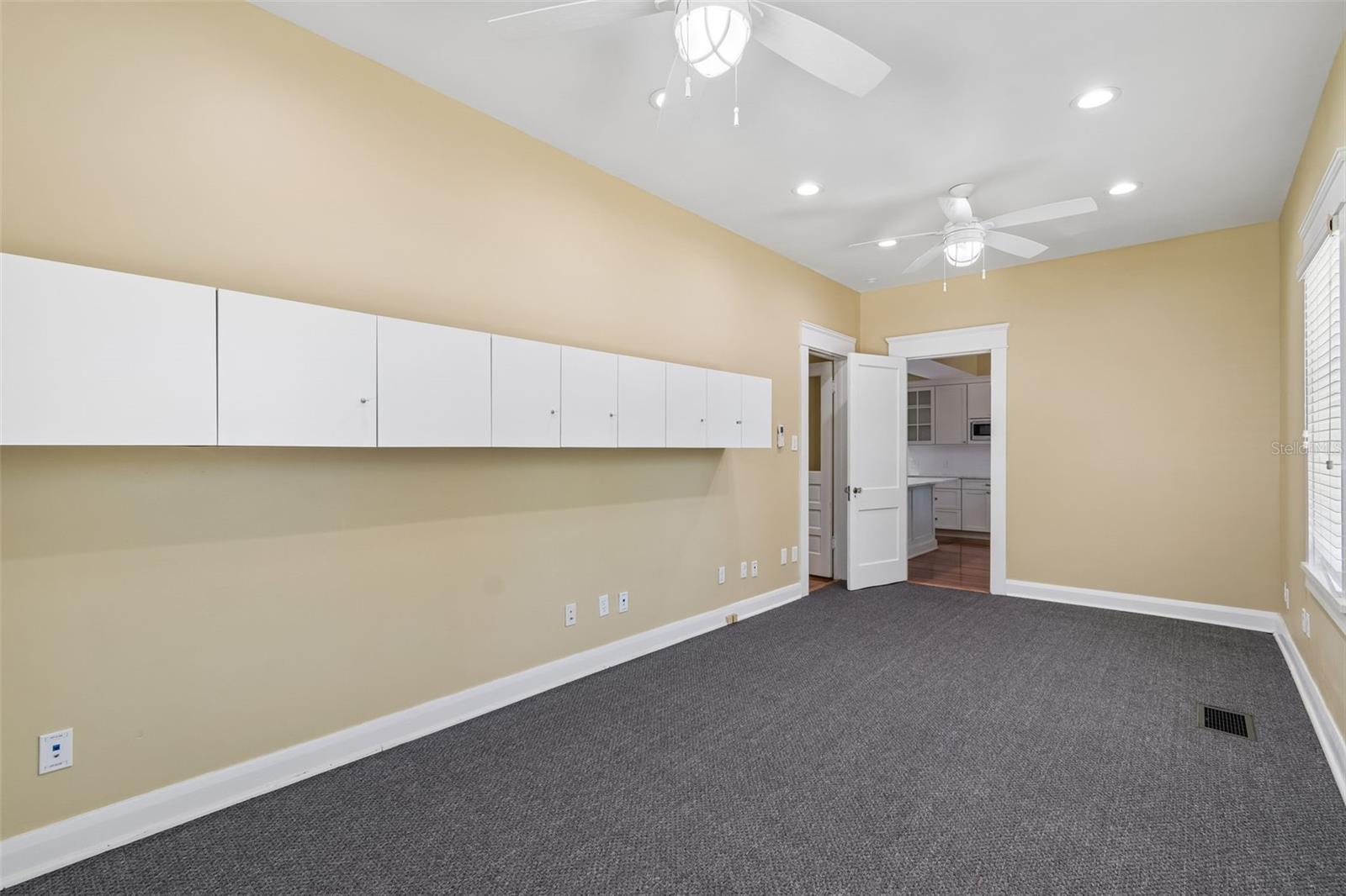 1505 S HOWARD AVE