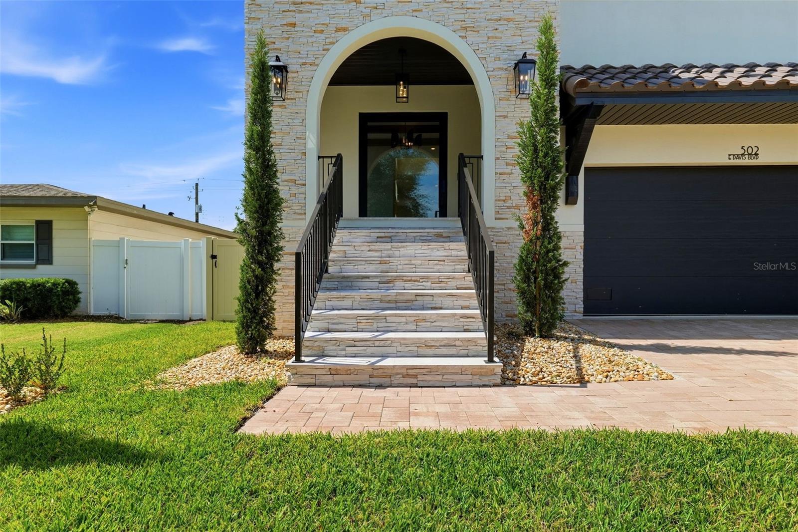 502 E DAVIS BLVD
