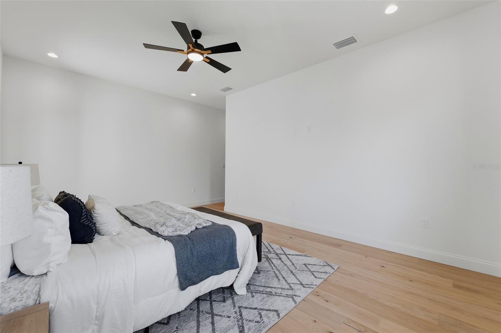 502 E DAVIS BLVD