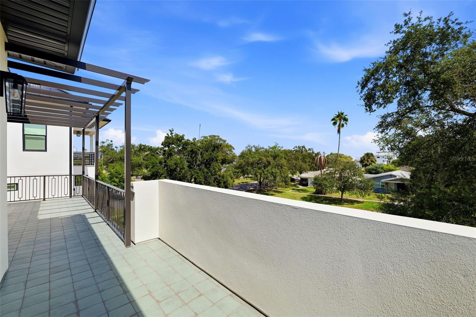 502 E DAVIS BLVD