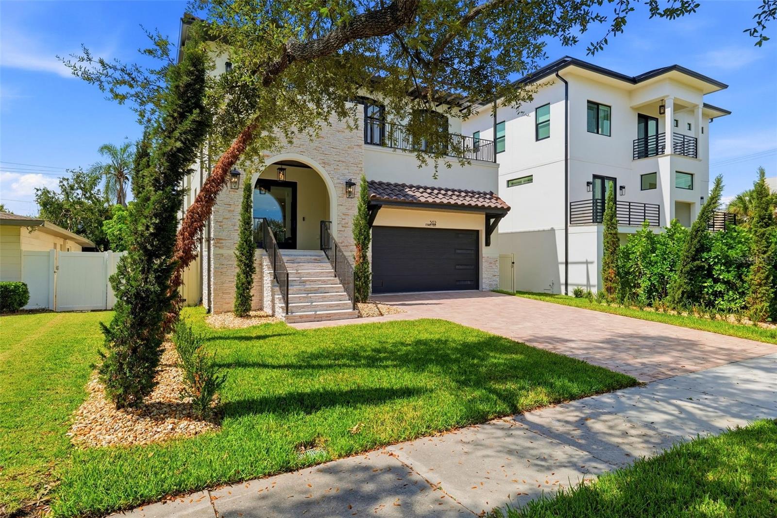 502 E DAVIS BLVD