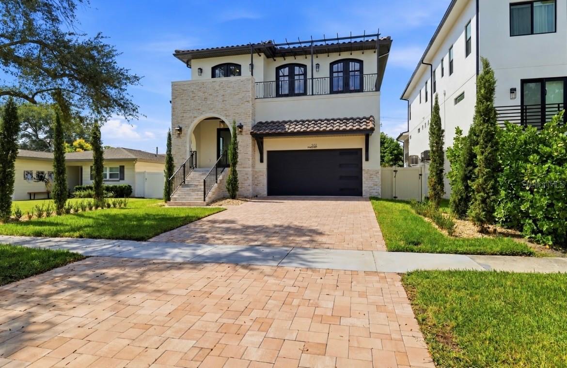 502 E DAVIS BLVD
