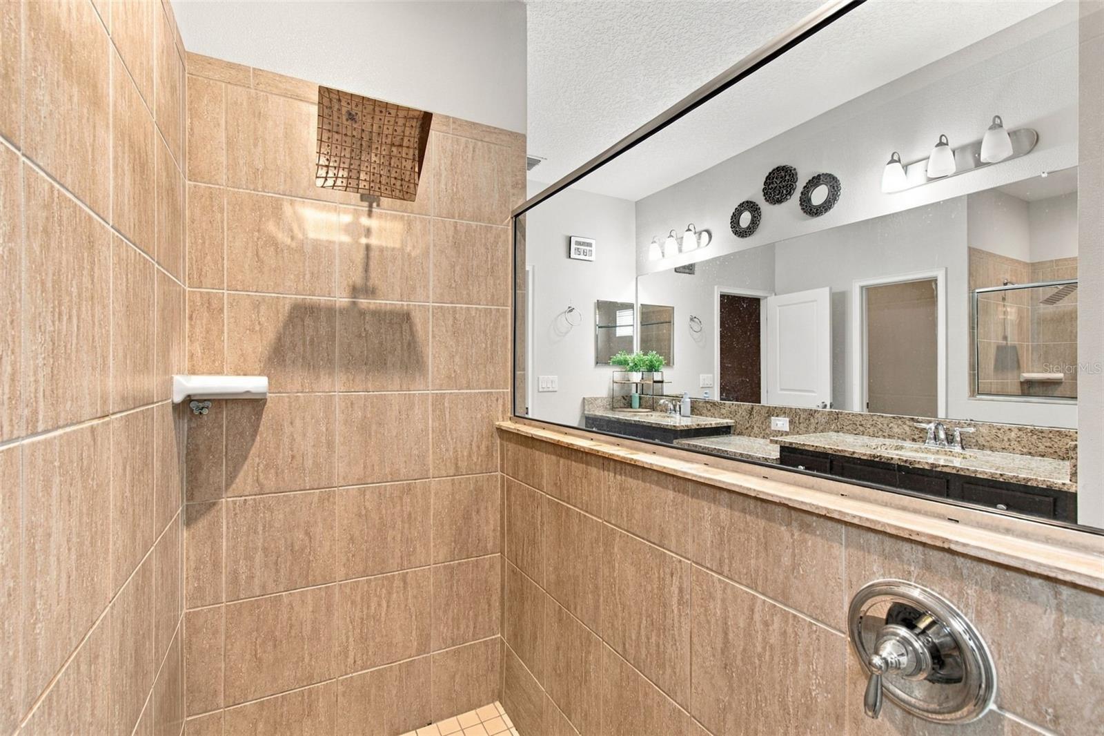 1015 TRACEY ANN LOOP
