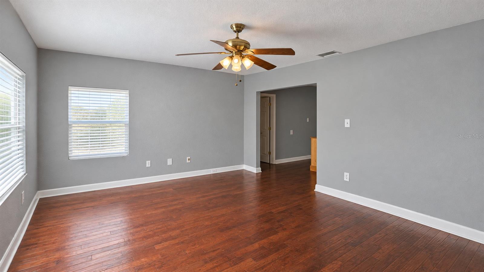 936 E SHADOWLAWN AVE