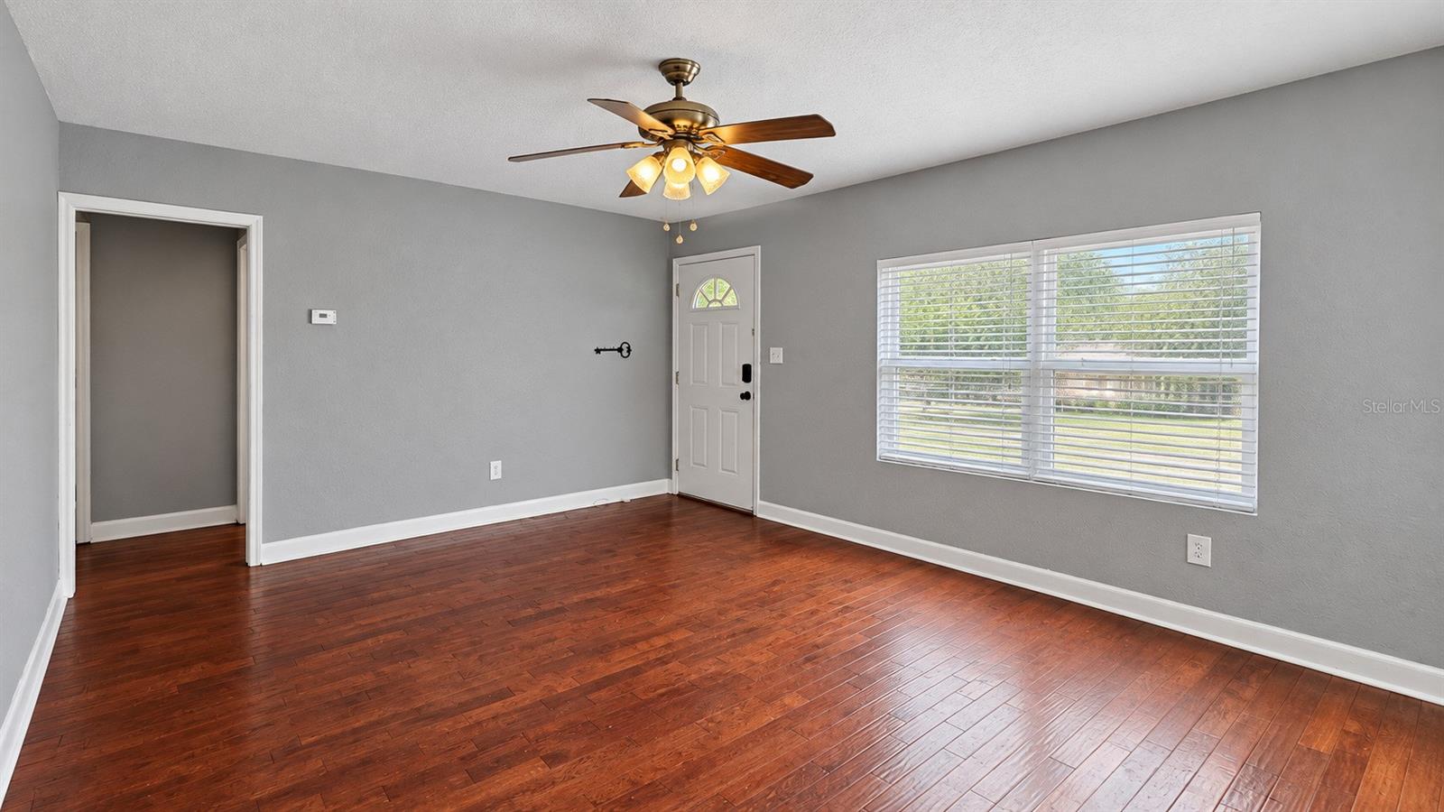 936 E SHADOWLAWN AVE