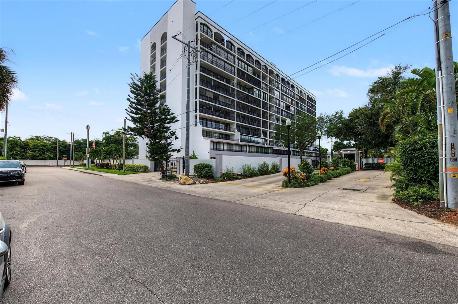3211 W SWANN AVE #203