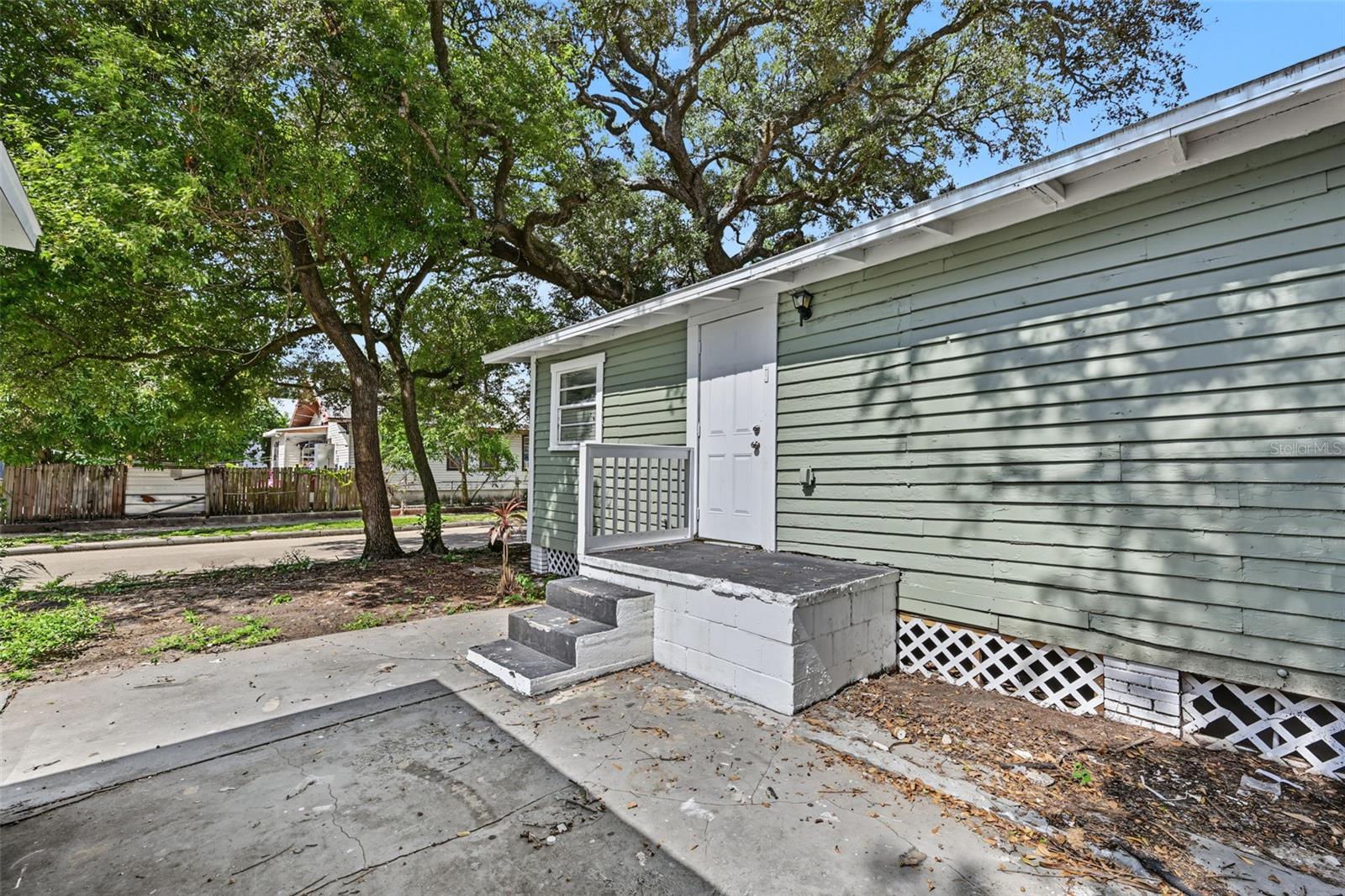 1301 E 18TH AVE