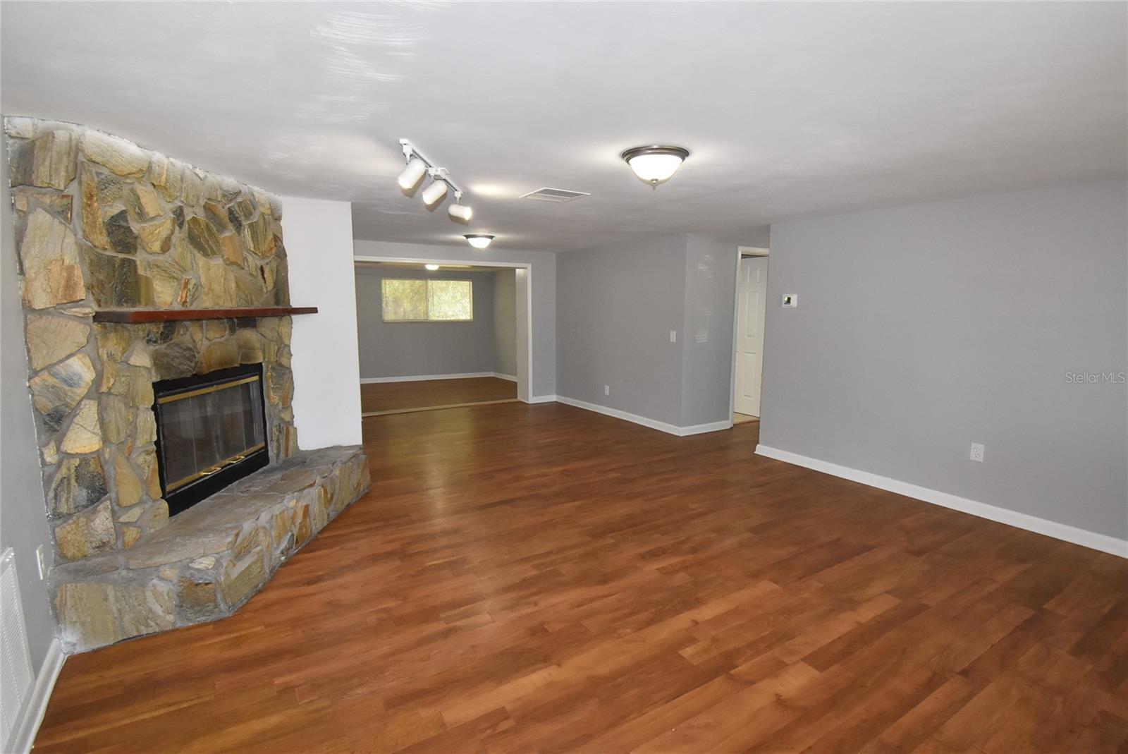 3212 BLUE BIRD DR