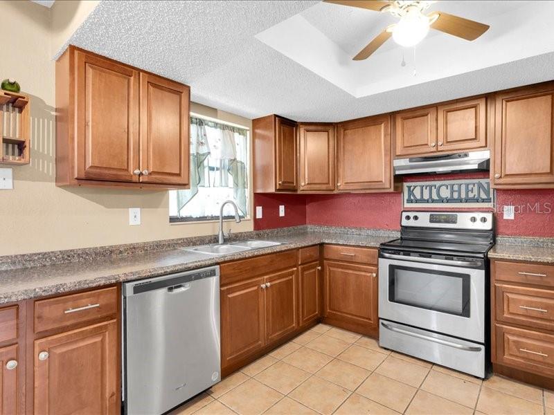 12805 PECAN TREE DR