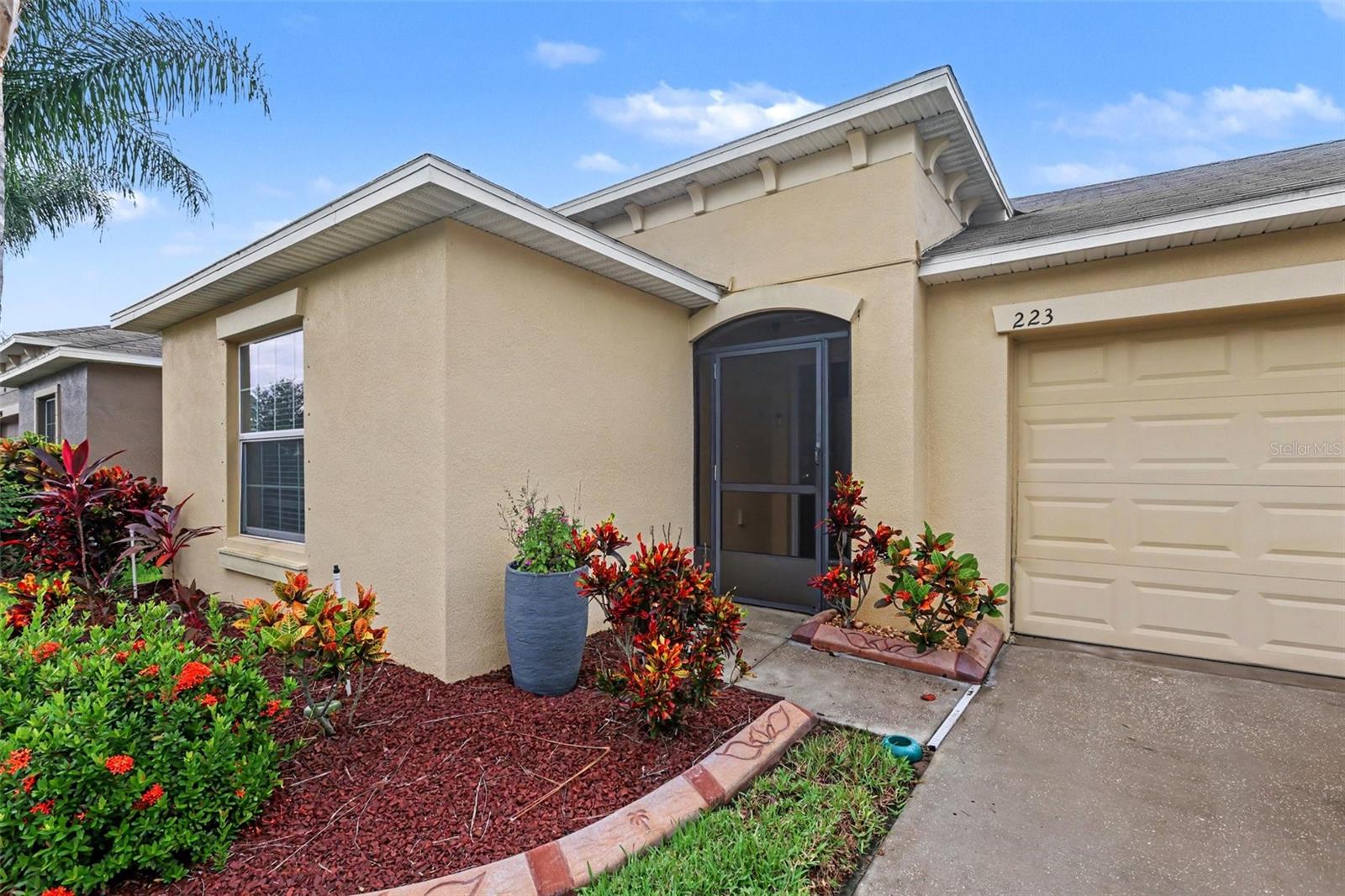 223 CASCADE BEND DR