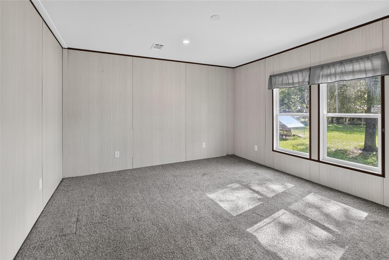 17538 EVELYN CT