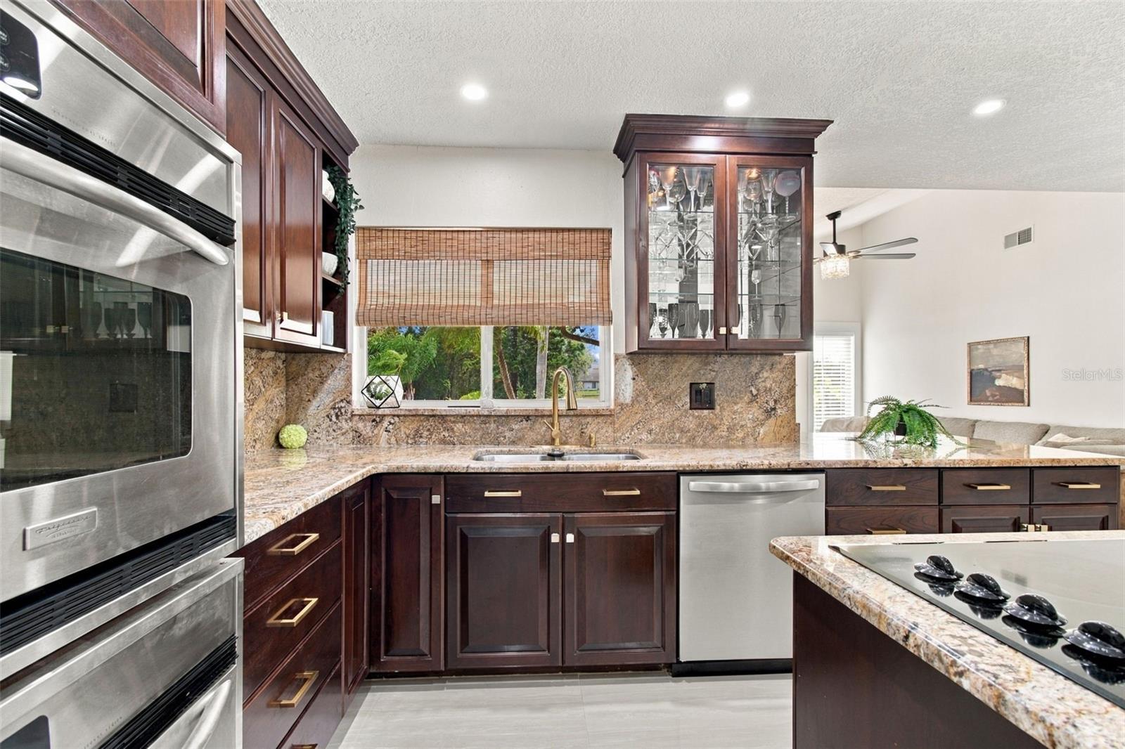 15113 ALEXIS DR