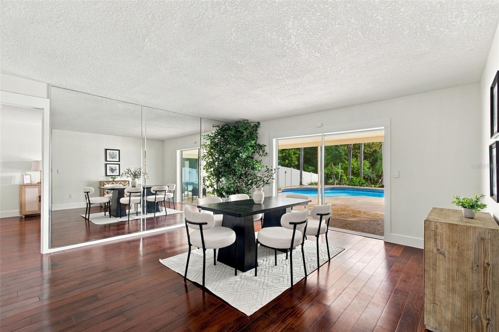 15113 ALEXIS DR