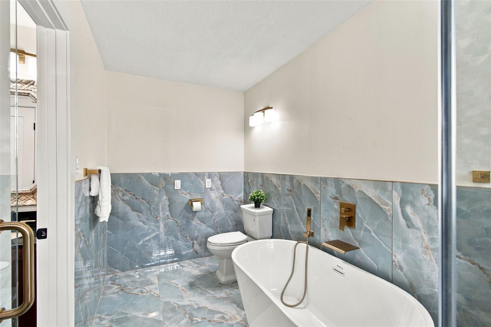 15113 ALEXIS DR