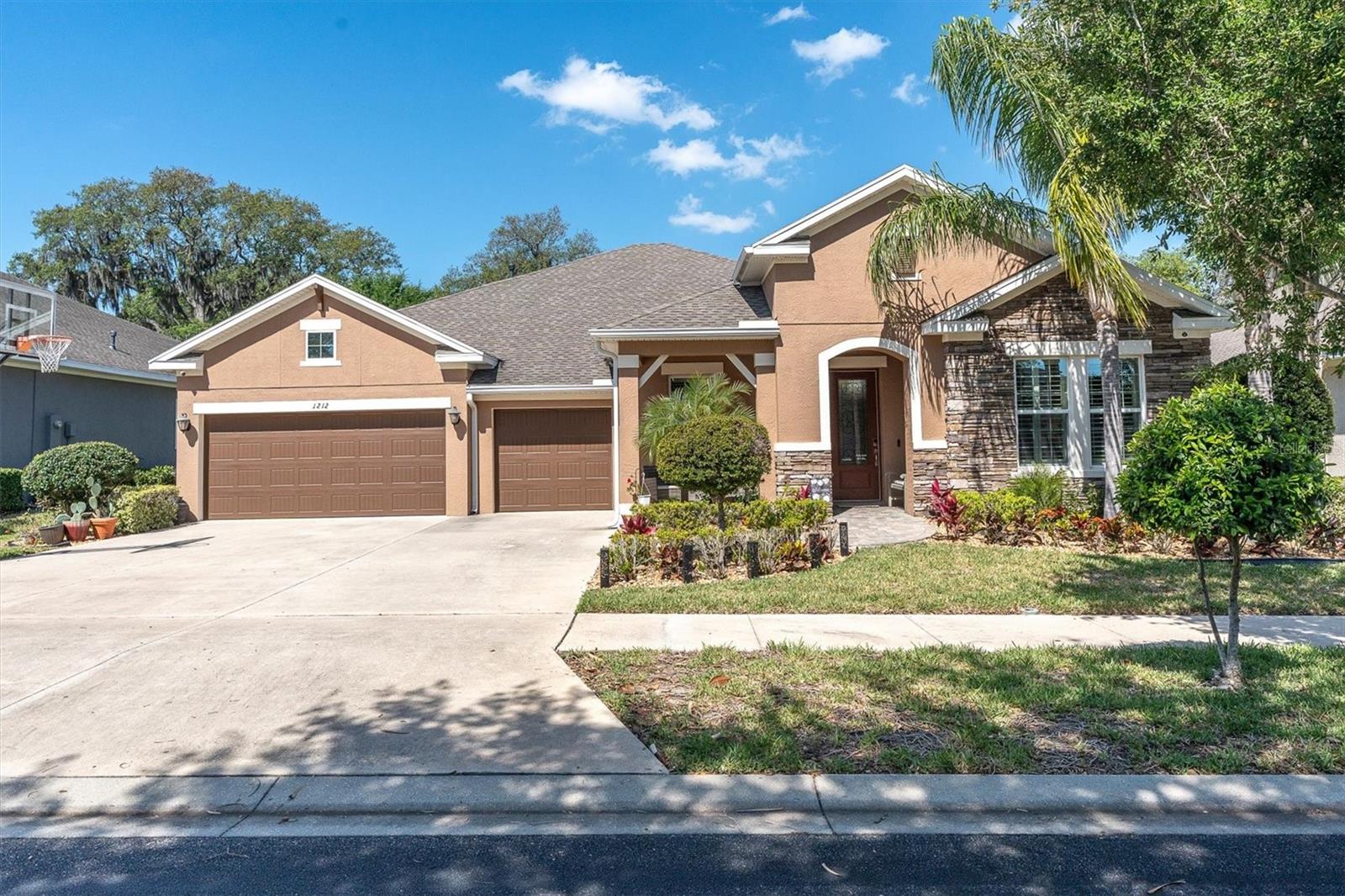 1212 LOREA LN