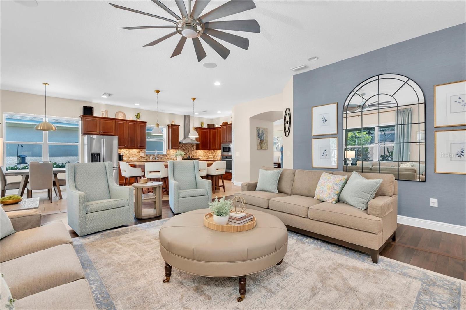 1212 LOREA LN