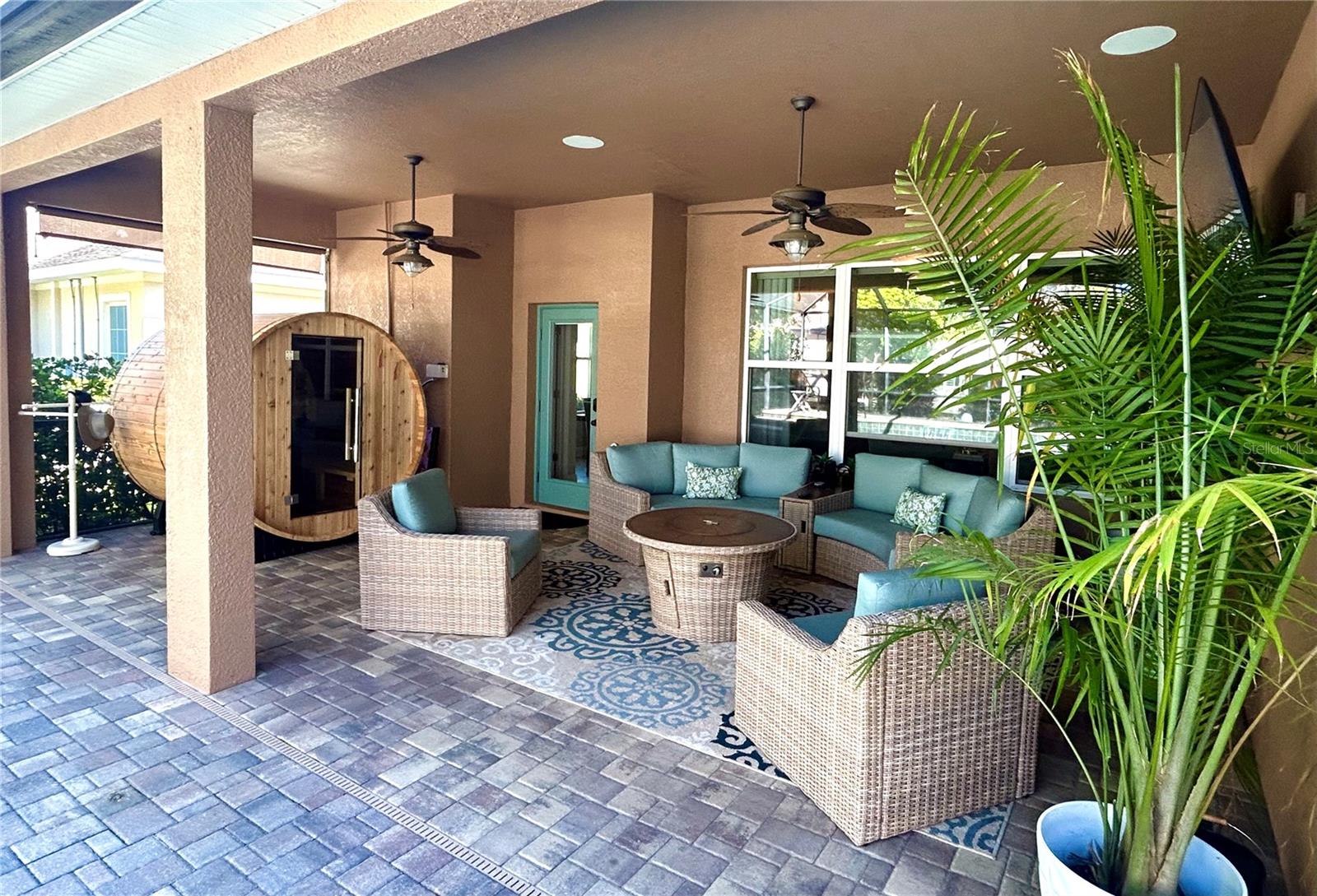 1212 LOREA LN