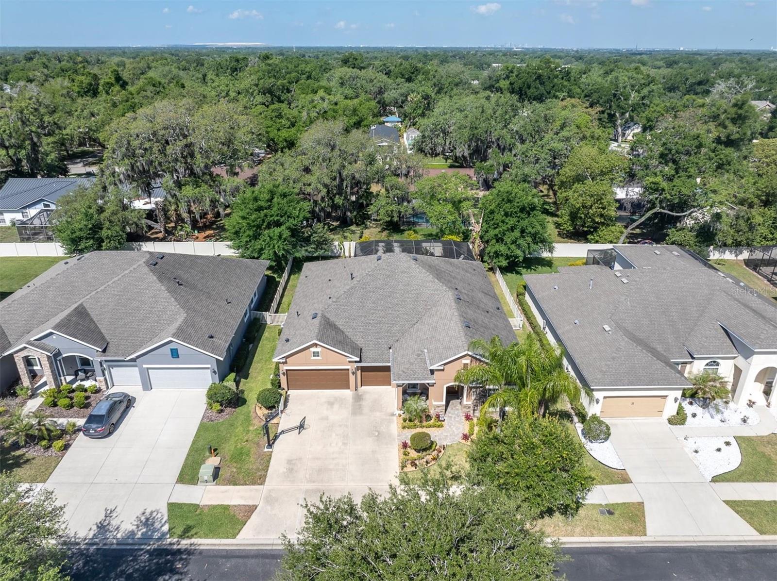 1212 LOREA LN