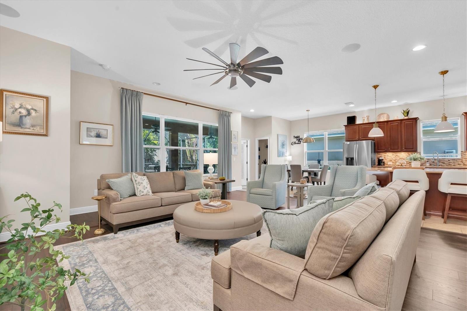 1212 LOREA LN