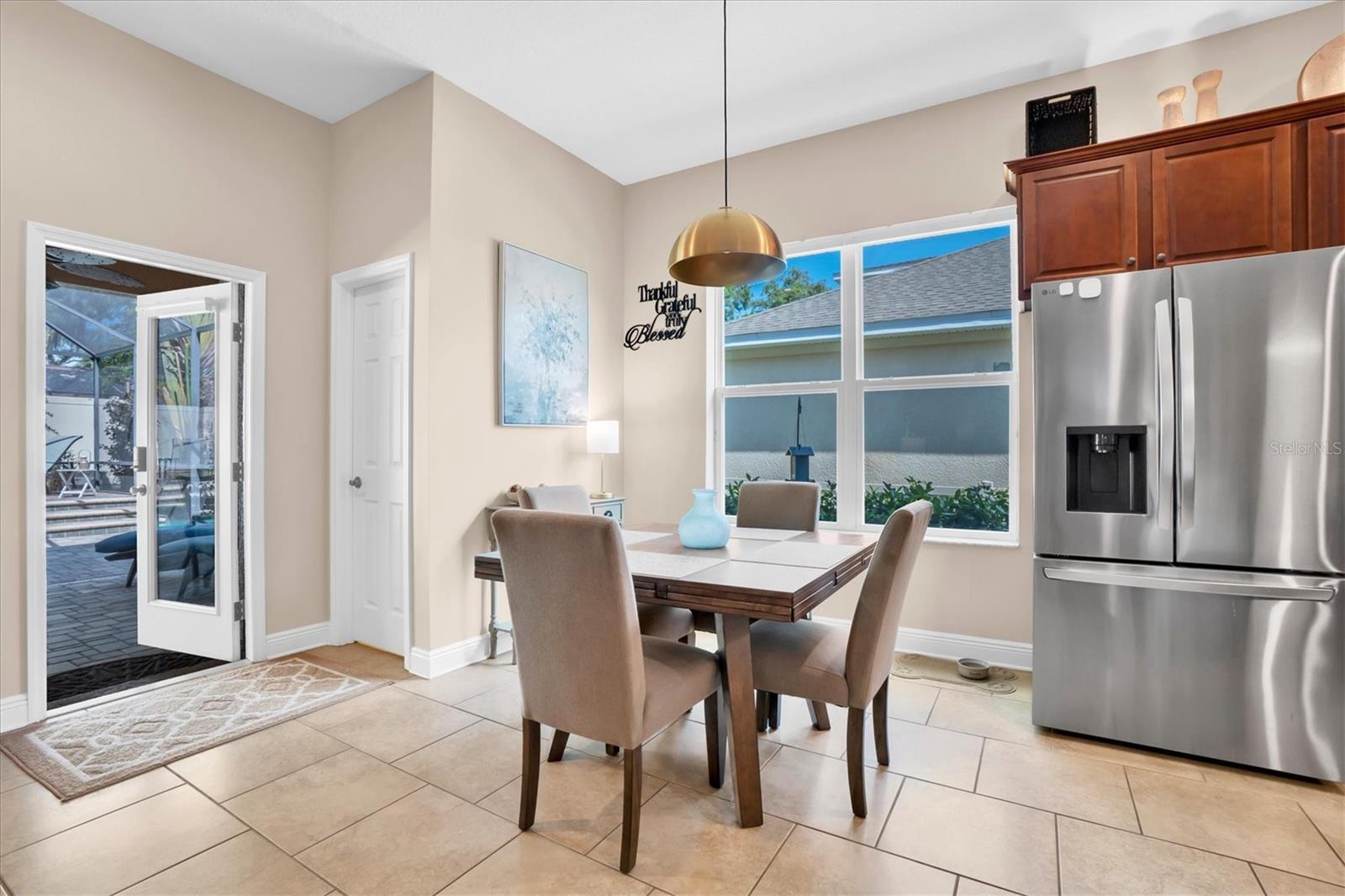 1212 LOREA LN