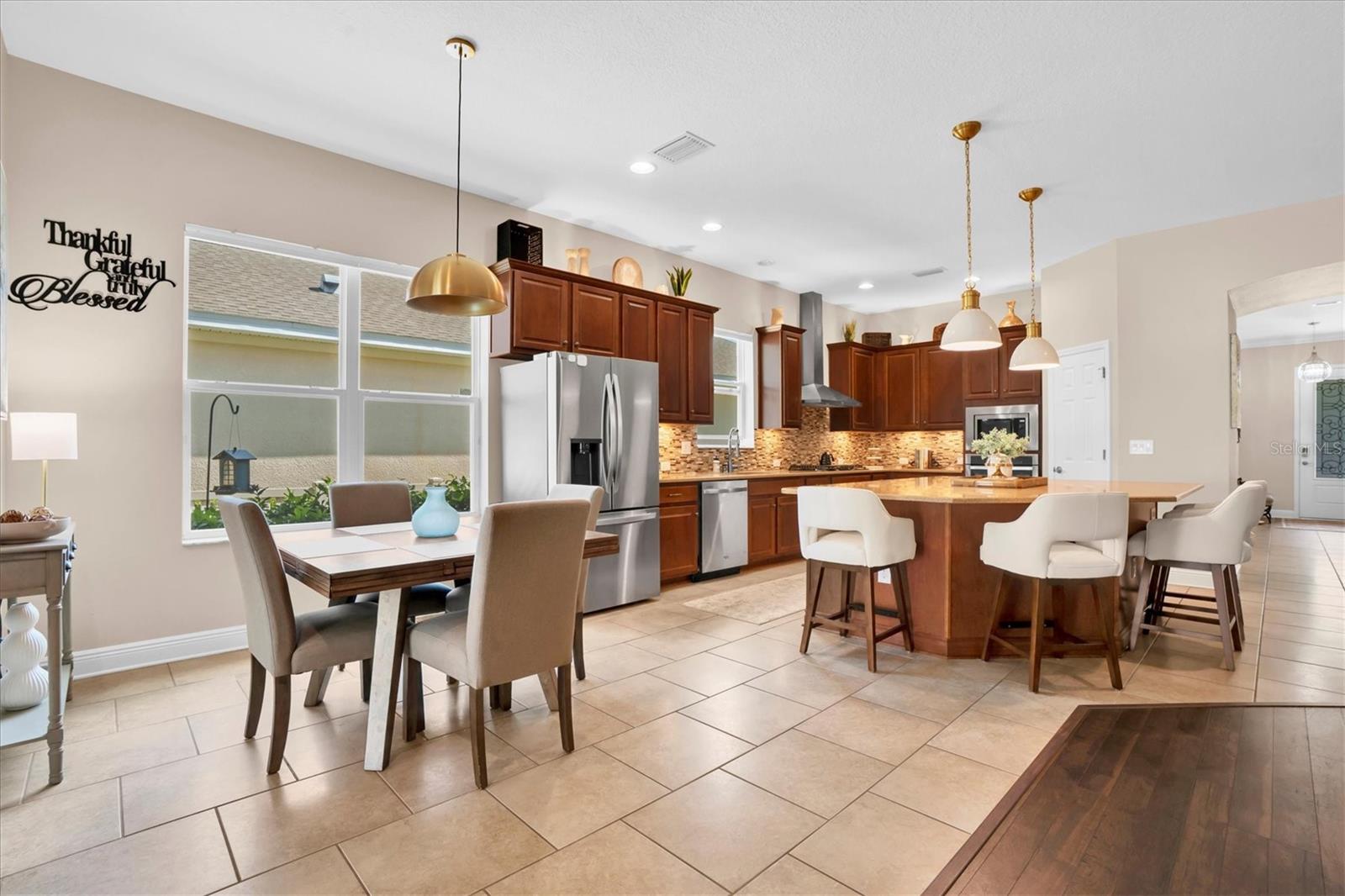1212 LOREA LN