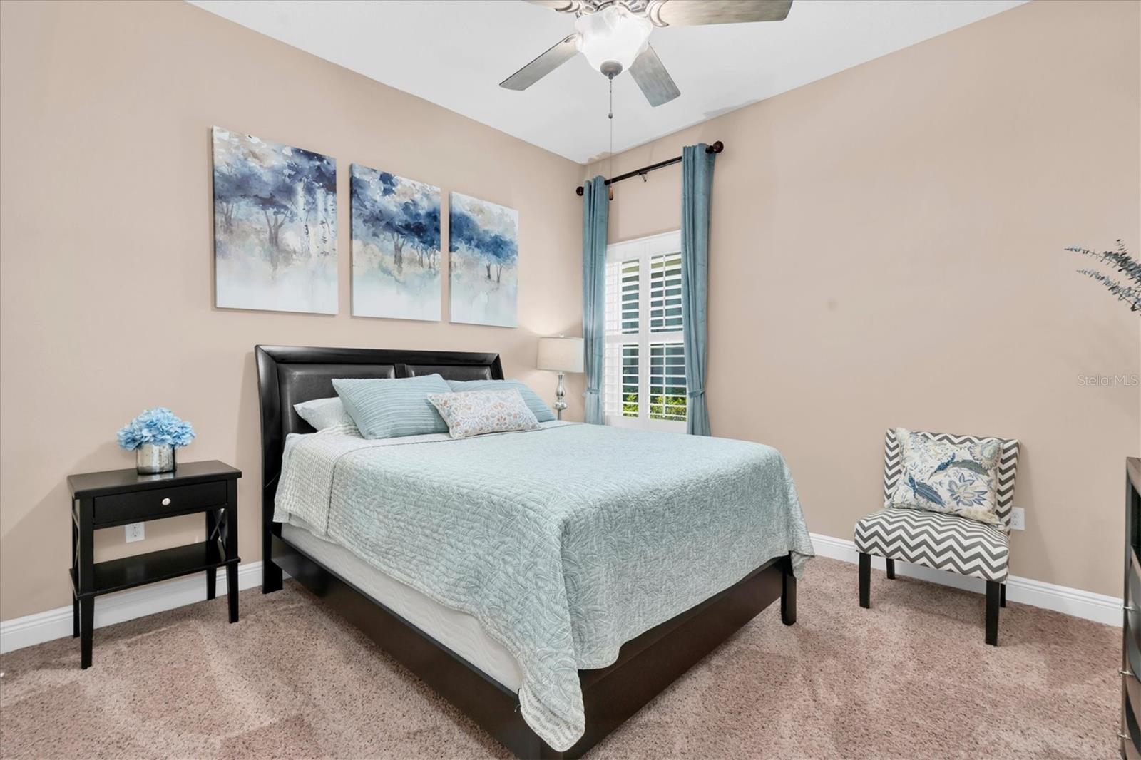 1212 LOREA LN