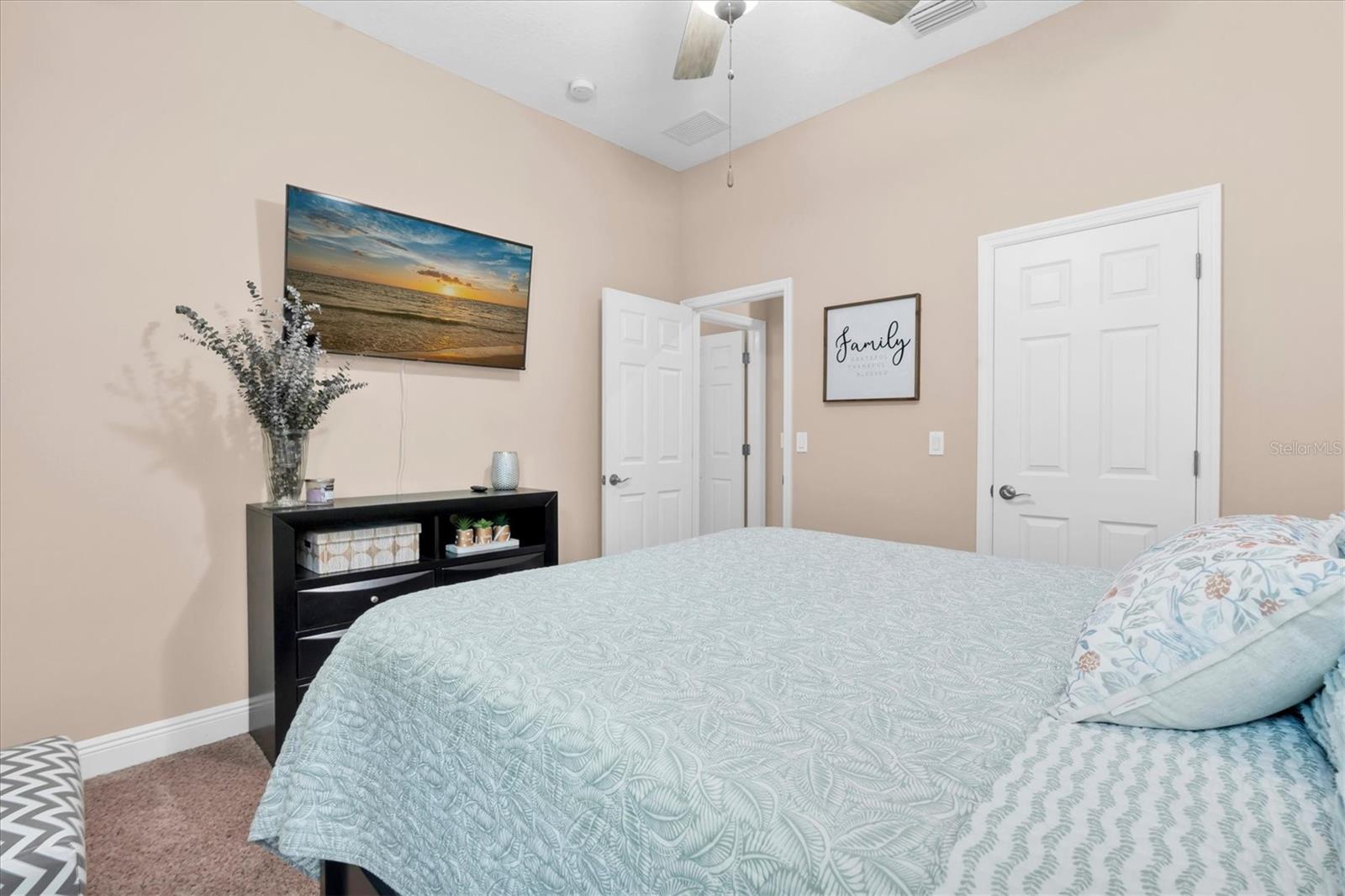 1212 LOREA LN