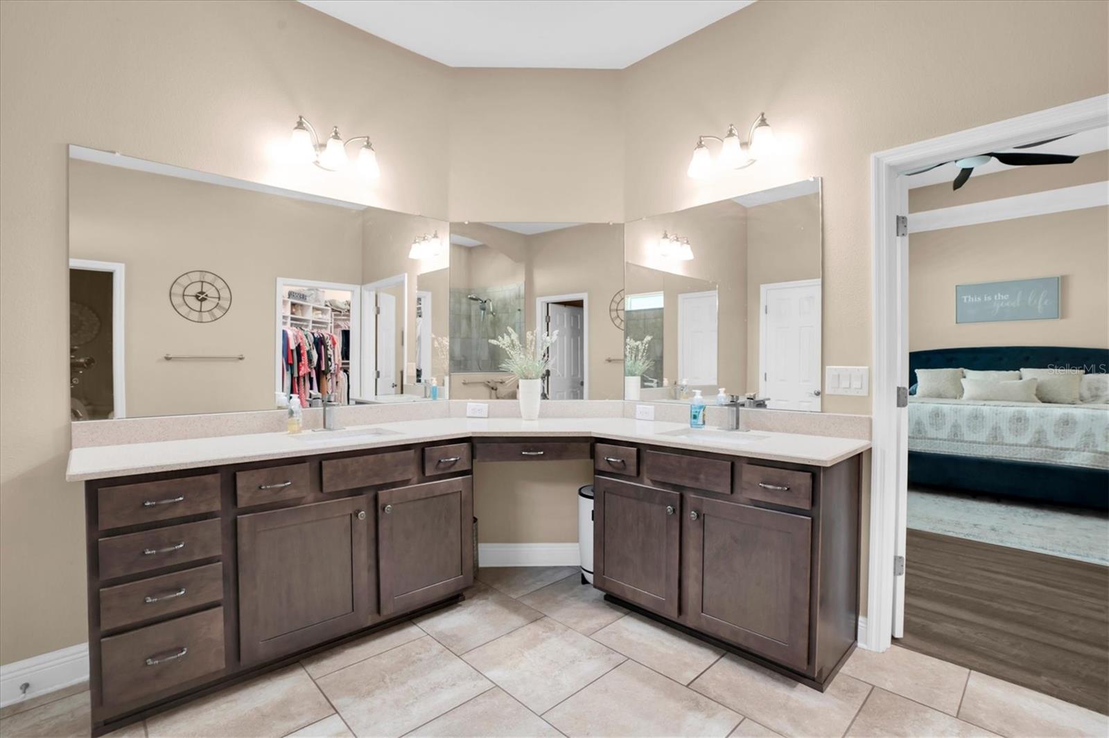 1212 LOREA LN