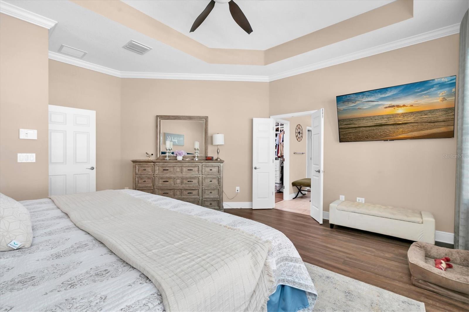 1212 LOREA LN