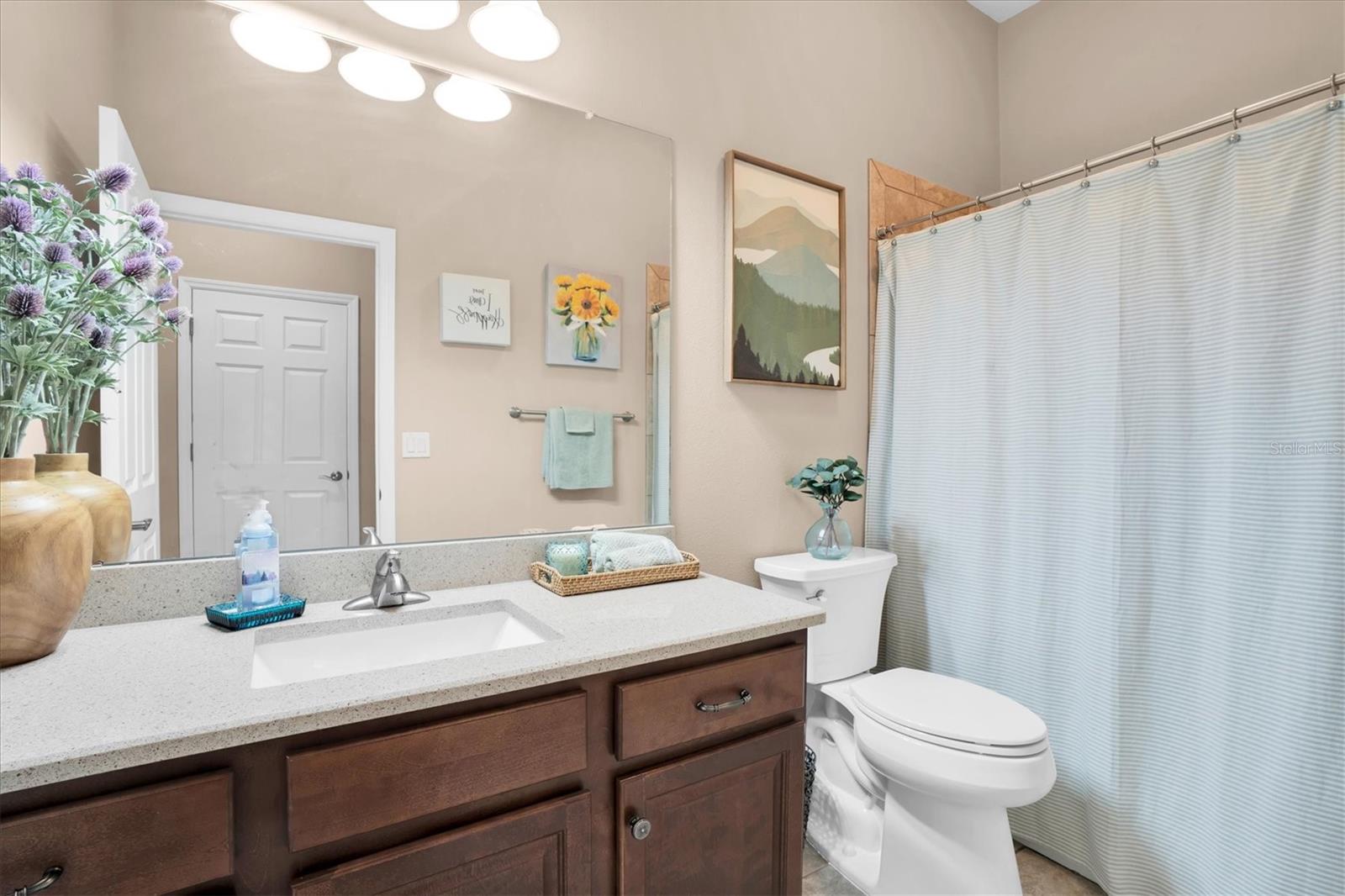 1212 LOREA LN