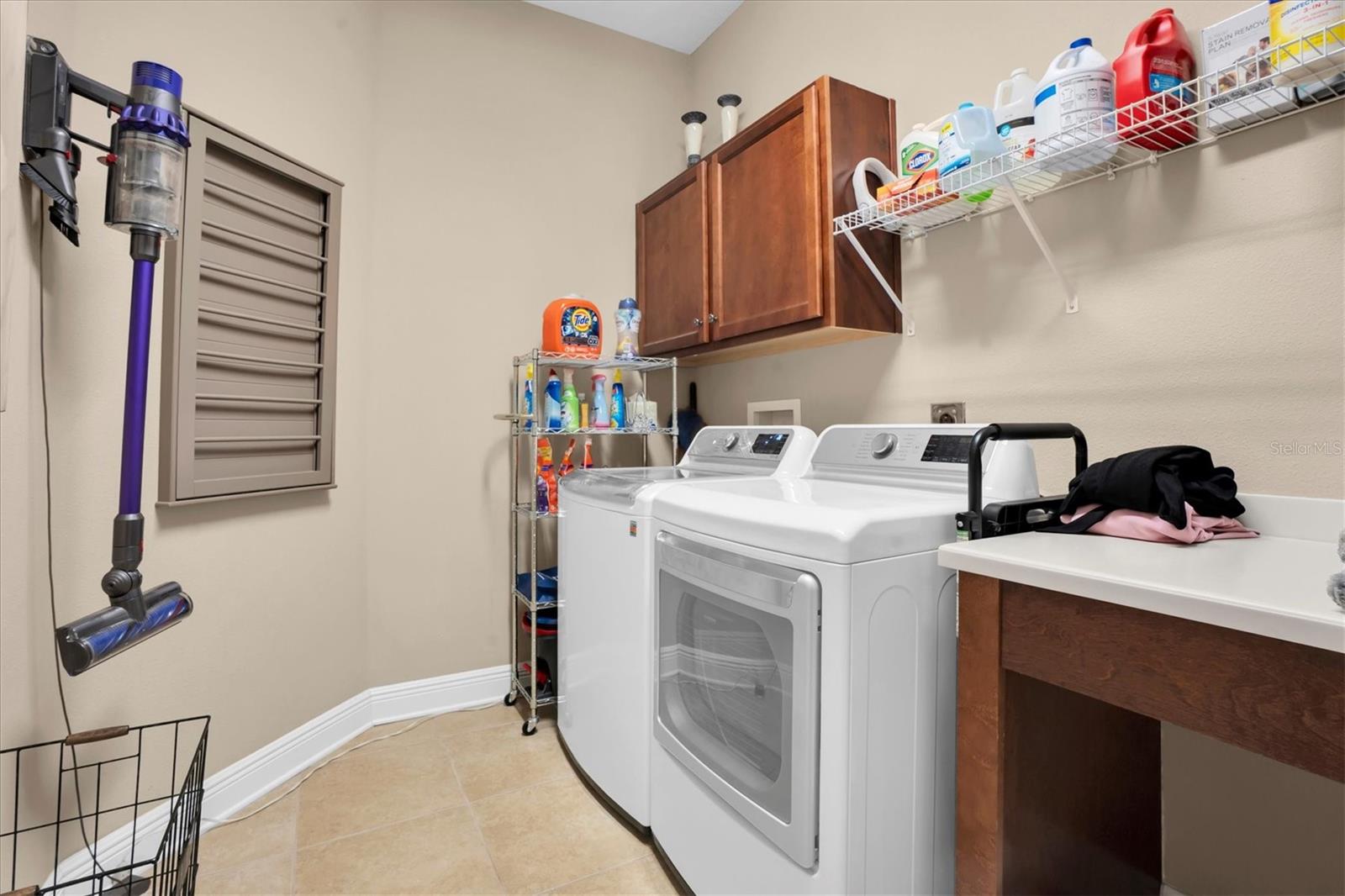 1212 LOREA LN